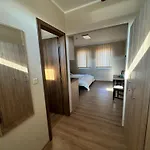 Nyeki Feszek Apartmanhaz Апартаменты *