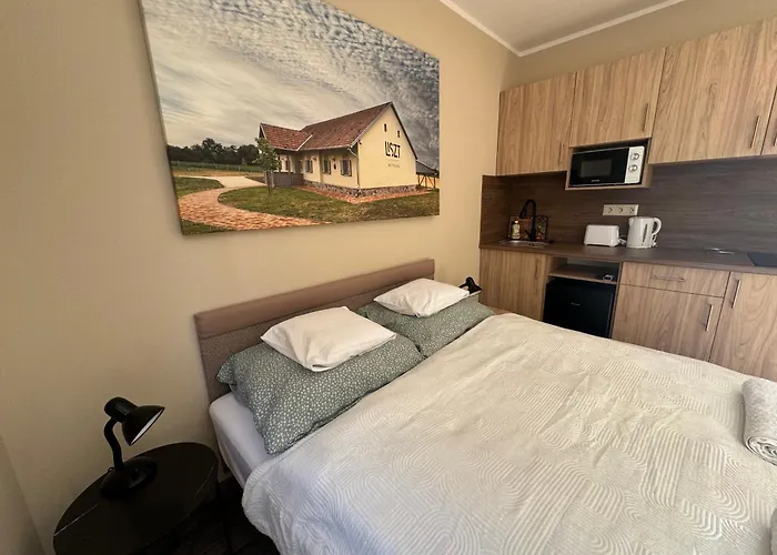 Nyeki Feszek Apartmanhaz Διαμέρισμα *